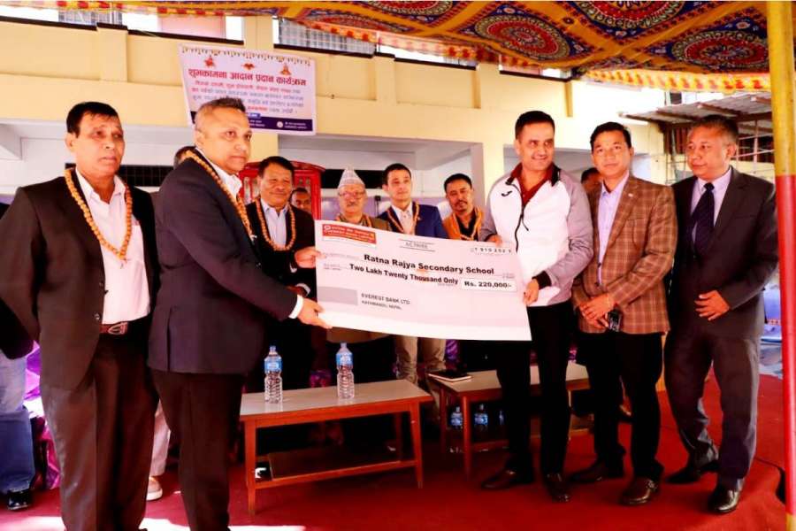 एभरेष्ट बैंकले रत्न राज्य माध्यामिक स्कुलमा सञ्चालन गर्यो खाने पानीको प्लान्ट