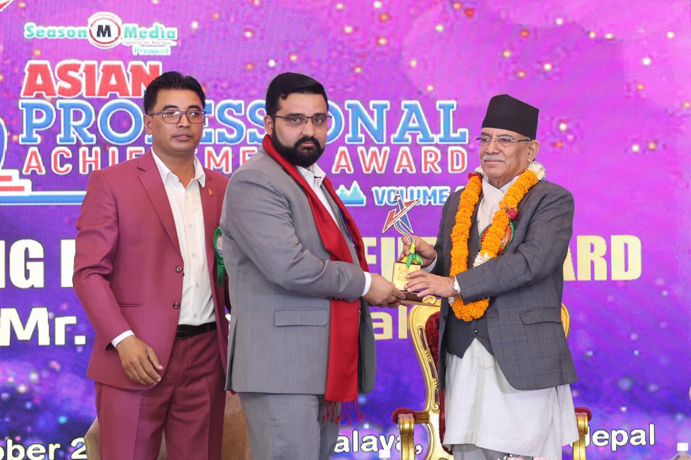 धितोपत्र ब्रोकर एशोशिएशनका अध्यक्ष ढकाल एशियन प्रोफेसनल योङ ईन्टरप्रेनियर्स अवार्डवाट सम्मानित