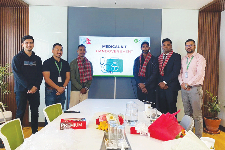 इसेवाले नेपाल क्रिकेट संघलाई दियो मेडिकल किट