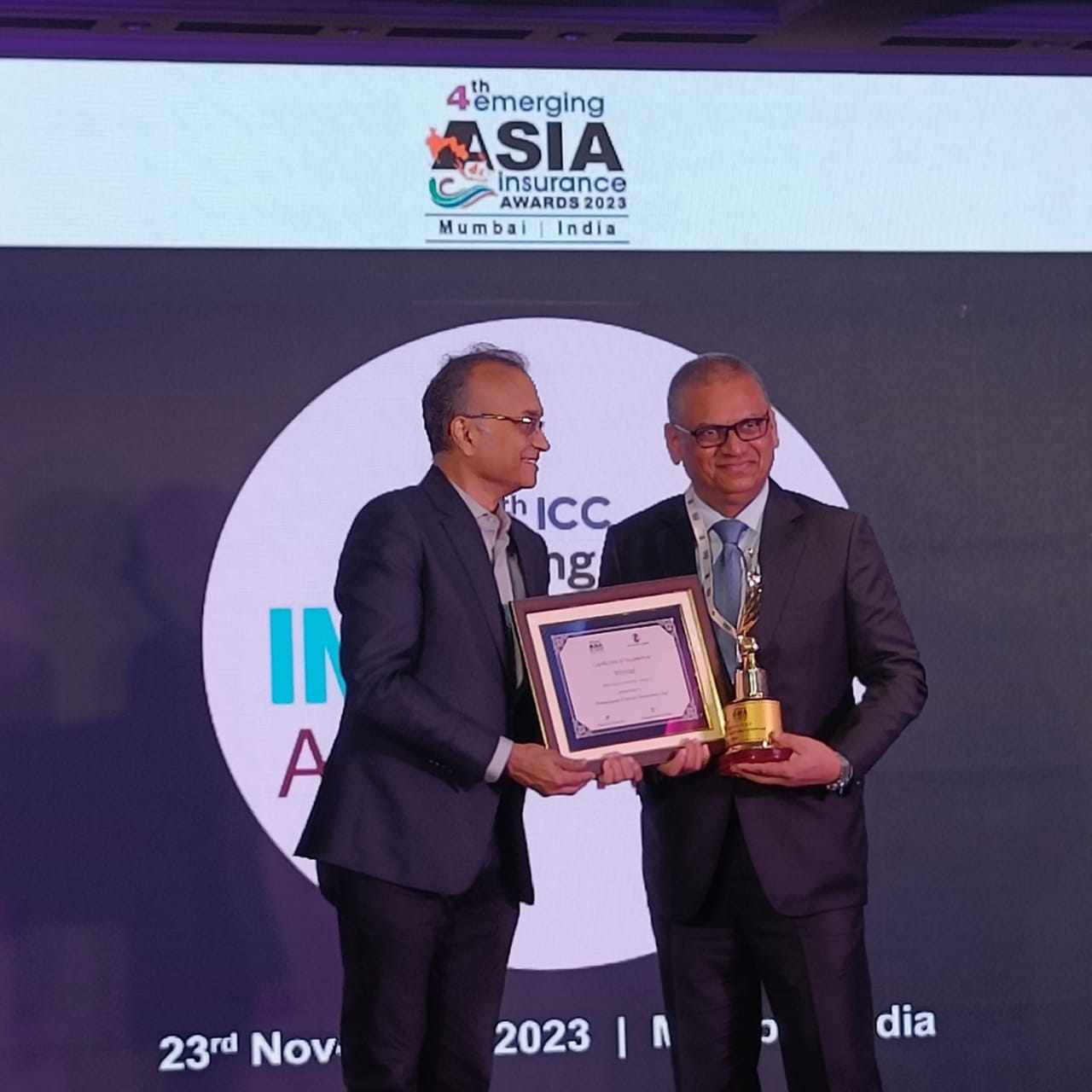 हिमालयन एभरेष्ट इन्स्योरेन्सले पायो दुई विधामा उत्कृष्ट अवार्ड