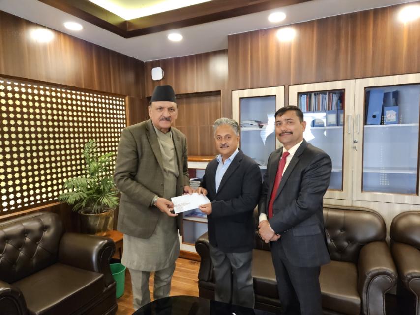 महालक्ष्मी विकास बैंकले भूकम्प पीडितलाई गर्यो १० लाख सहयोग