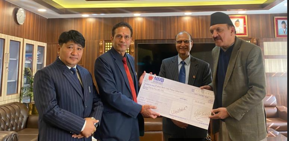 नेपाल इन्स्योरेन्स कम्पनीद्धारा भुकम्प पिडितलाई २५ लाख रुपैयाँ सहयोग