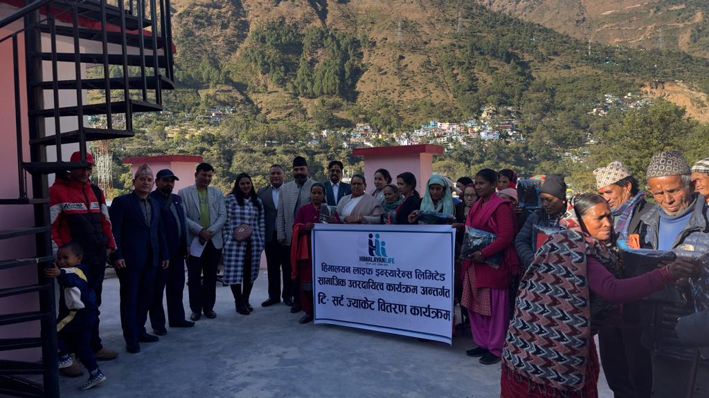 हिमालयन लाइफ इन्स्योरेन्सले दार्चुला र बैतडी जिल्लामा वितरण गर्यो न्यानो कपडा