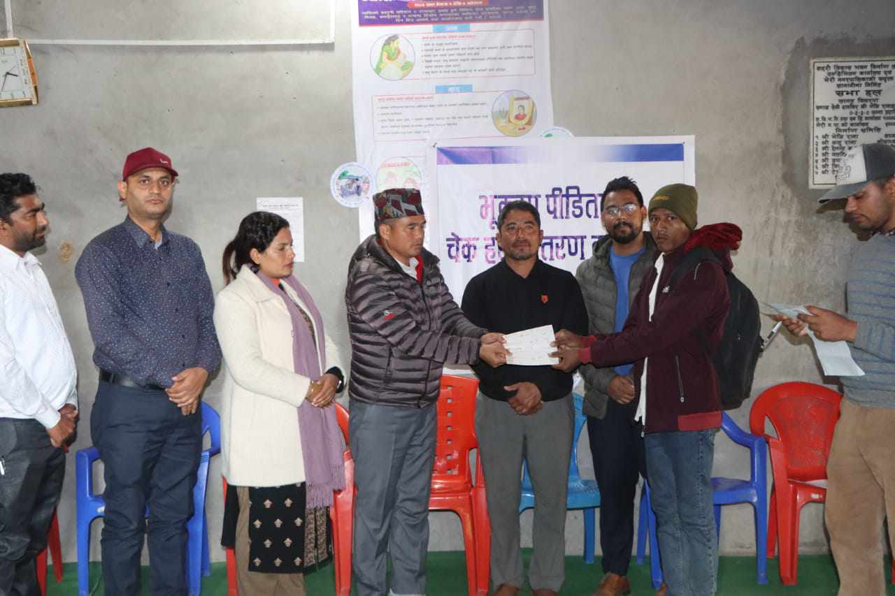 भूकम्पमा ज्यान गुमाएका जाजरकोटबासीलाई बीमा दाबी रकम भुक्तानी