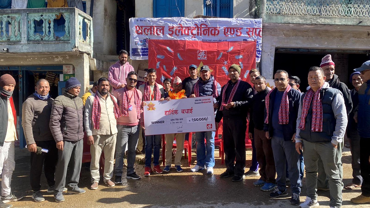डिशहोमको ‘हरेक हप्ता सुपरस्टार सिजनकै मेगास्टार’ अभियानका विजेता प्रतापसिंह थापालाई पुरस्कार रकम प्रदान