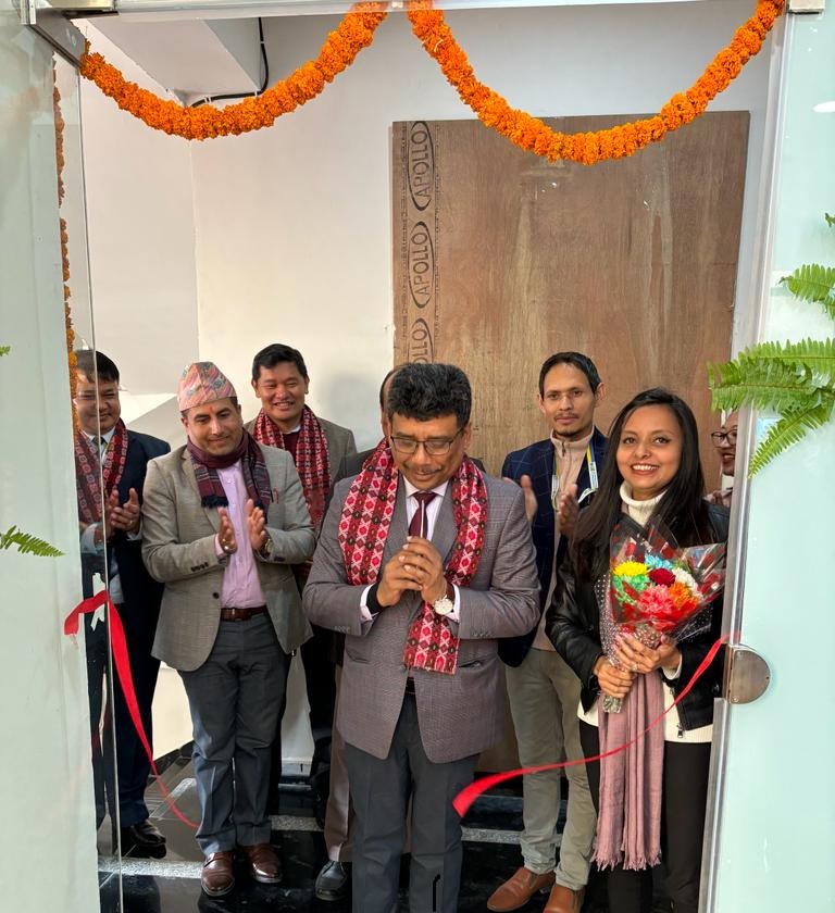 एलआईसी नेपालको भक्तपुर शाखा स्थानान्तरण, १० जना अभिकर्ता सम्मानित