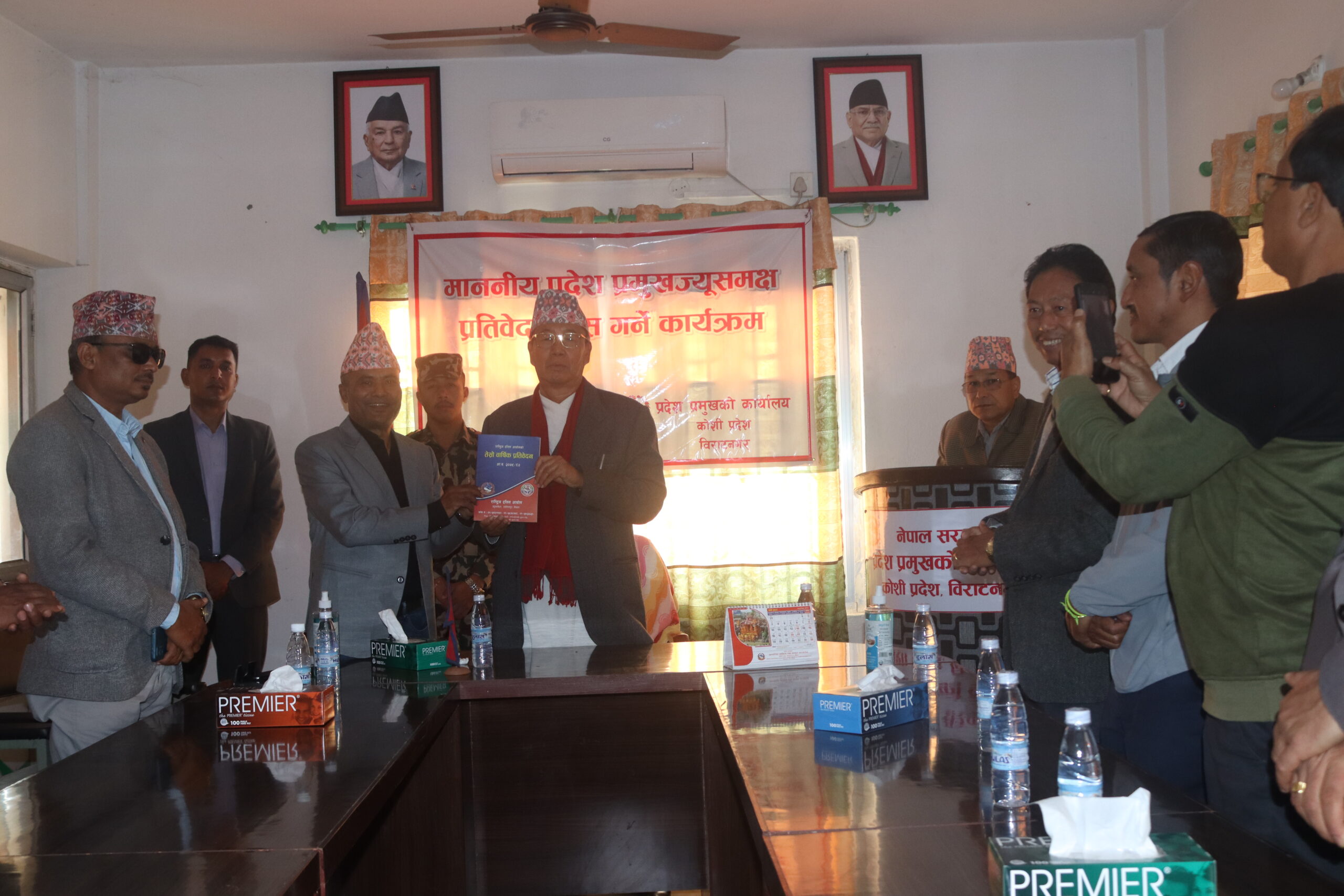 प्रदेश प्रमुख परशुराम खापुङसमक्ष राष्ट्रिय दलित आयोगबाट तेश्रो वार्षिक प्रतिवेदन पेश