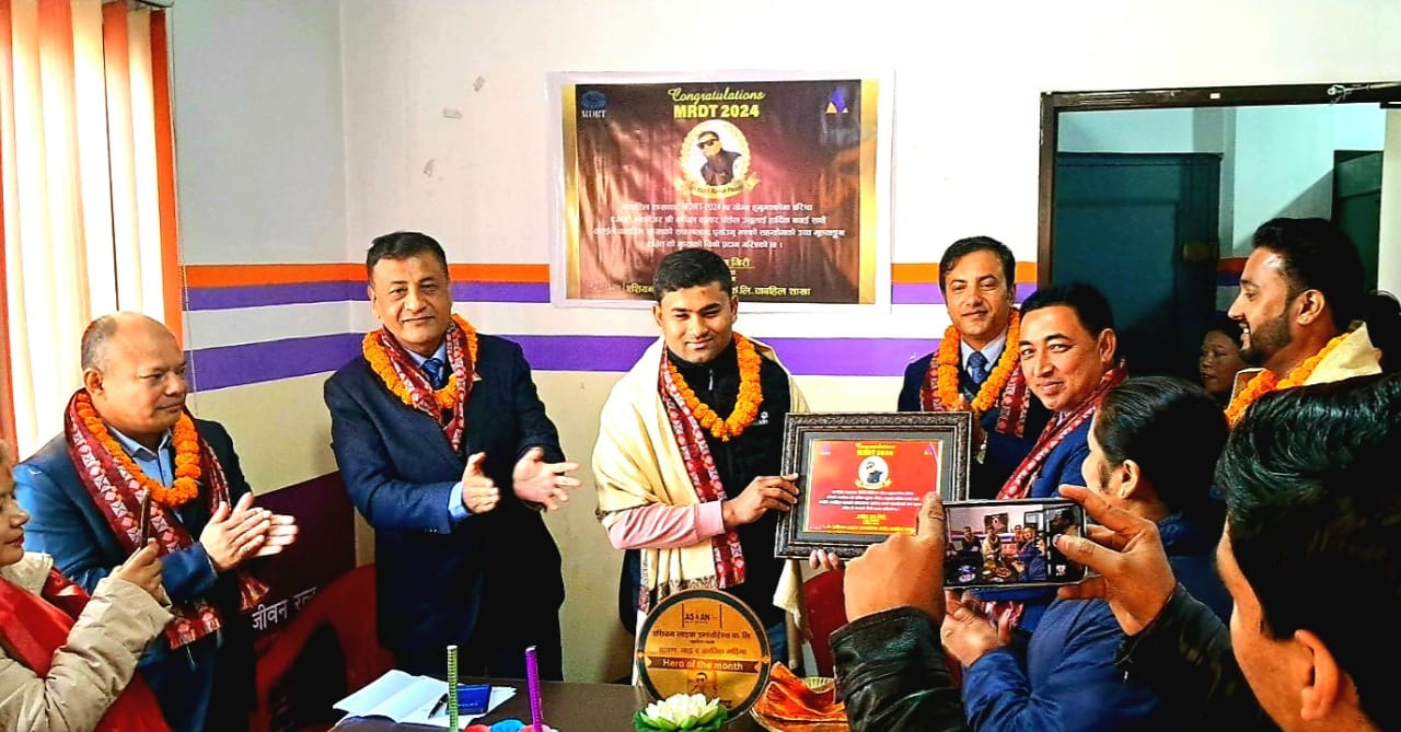 एशियन लाइफको चाबहिल शाखाले एमडिआरटी-२०२४ को लागि योग्य पौडेललाई गर्यो सम्मान