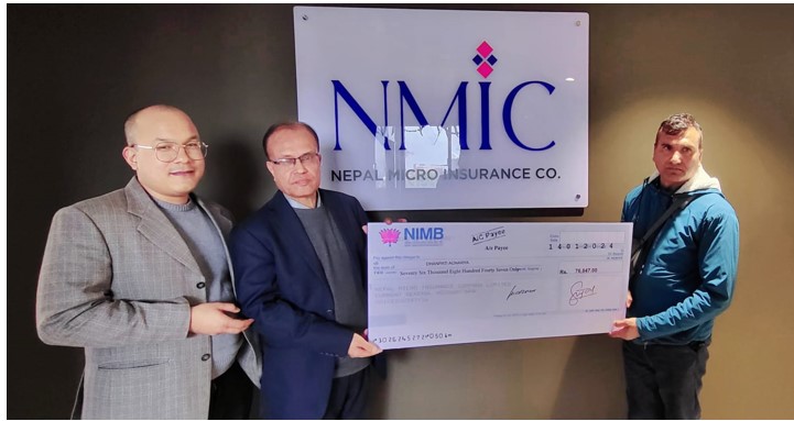 नेपाल माइक्रो इन्स्योरेन्सले दियो पहिलो दाबी भुक्तानी