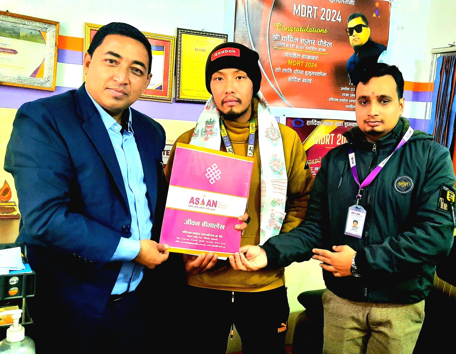 प्रेमीको जन्मदिनमा राजकुमारीले दिइन् १० लाखको बीमा पोलिसी उपहार