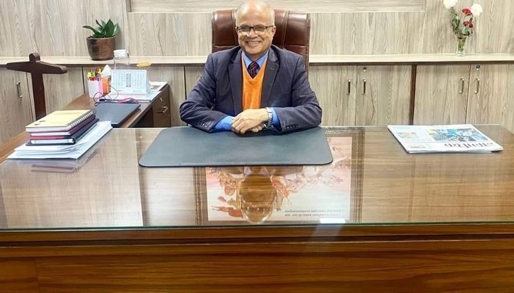 नैतिकहीन रमेश भट्टराई राजीनामापछि पनि कार्यालय धाउँदै