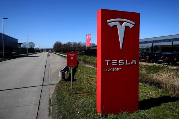 लालसागर संकटः टेस्लाले रोक्यो कार उत्पादन