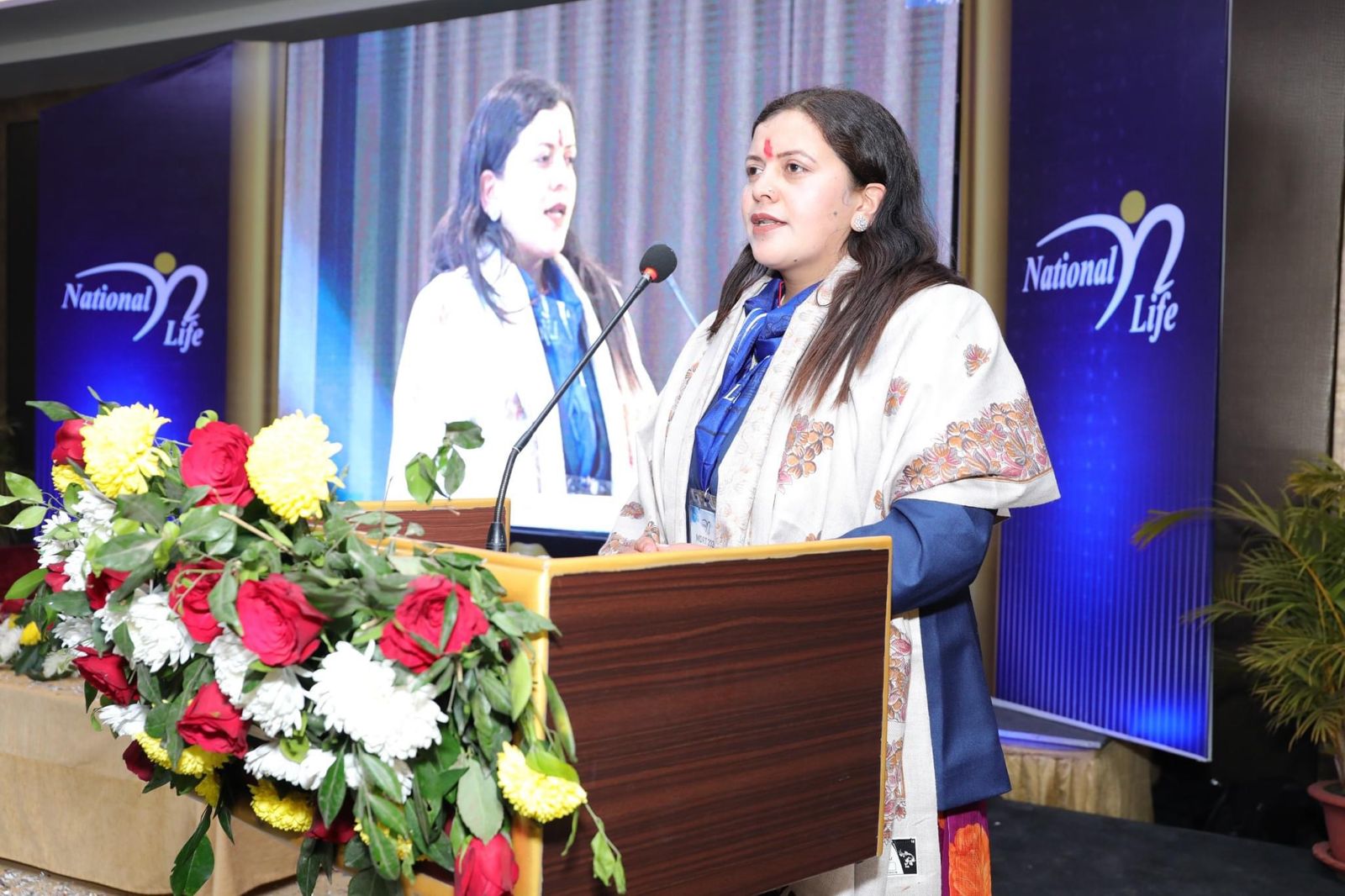 नर्सिङ पेशा छोडेर बीमामा जम्दै रविना, ‘बीमितको हितमा काम गर्दा सफलता अवश्य मिल्छ’