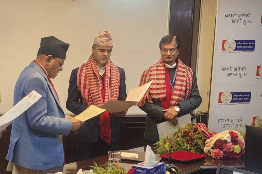 राष्ट्रिय वाणिज्य बैंकका नवनियुक्त दुई सञ्चालकले ग्रहण गरे शपथ