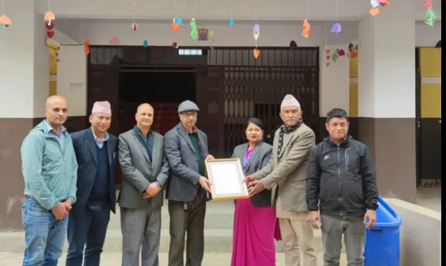 ज्योति विकास बैंकद्वारा विद्यालयलाई दुई थान इन्टरेक्टिभ बोर्ड प्रदान