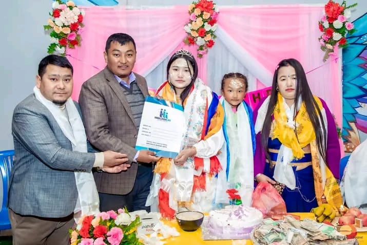 अन्जनाले जन्मदिनमा पाइन् १५ लाखको बीमा पोलिसी उपहार