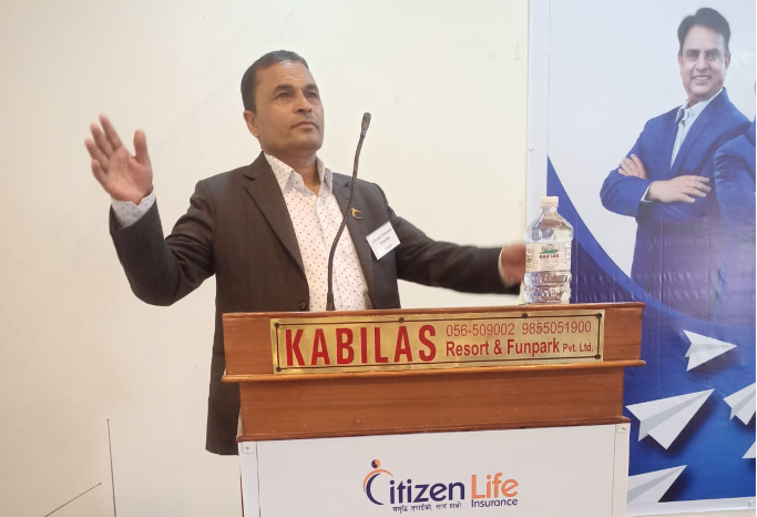 शिक्षणपछि लेखापढीबाट बीमा क्षेत्रमा सक्रिय खड्का भन्छन्ः अभिकर्ता पेसा सामाजिक सेवा हो