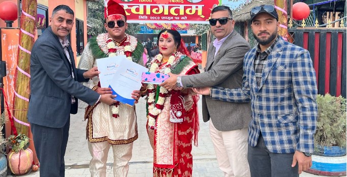 बिनोदका दम्पतीले विवाहमा लिए ४० लाखको बीमा पोलिसी