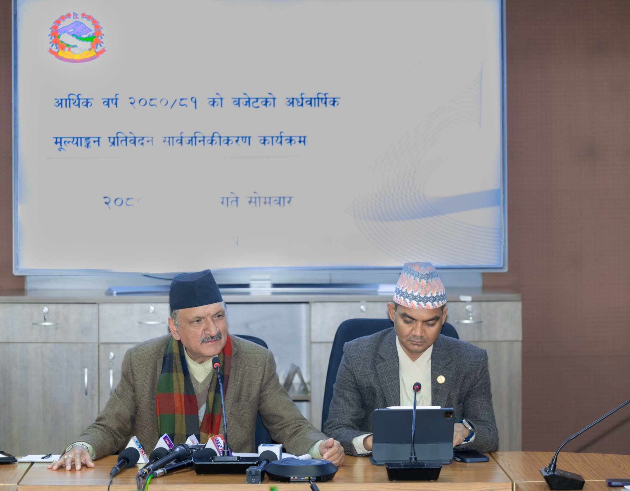 सरकारले घटायो बजेटको लक्ष्य, अब १५.३० खर्बमात्रै खर्च हुने (अर्धवार्षिक समीक्षा प्रतिवेदनसहित)