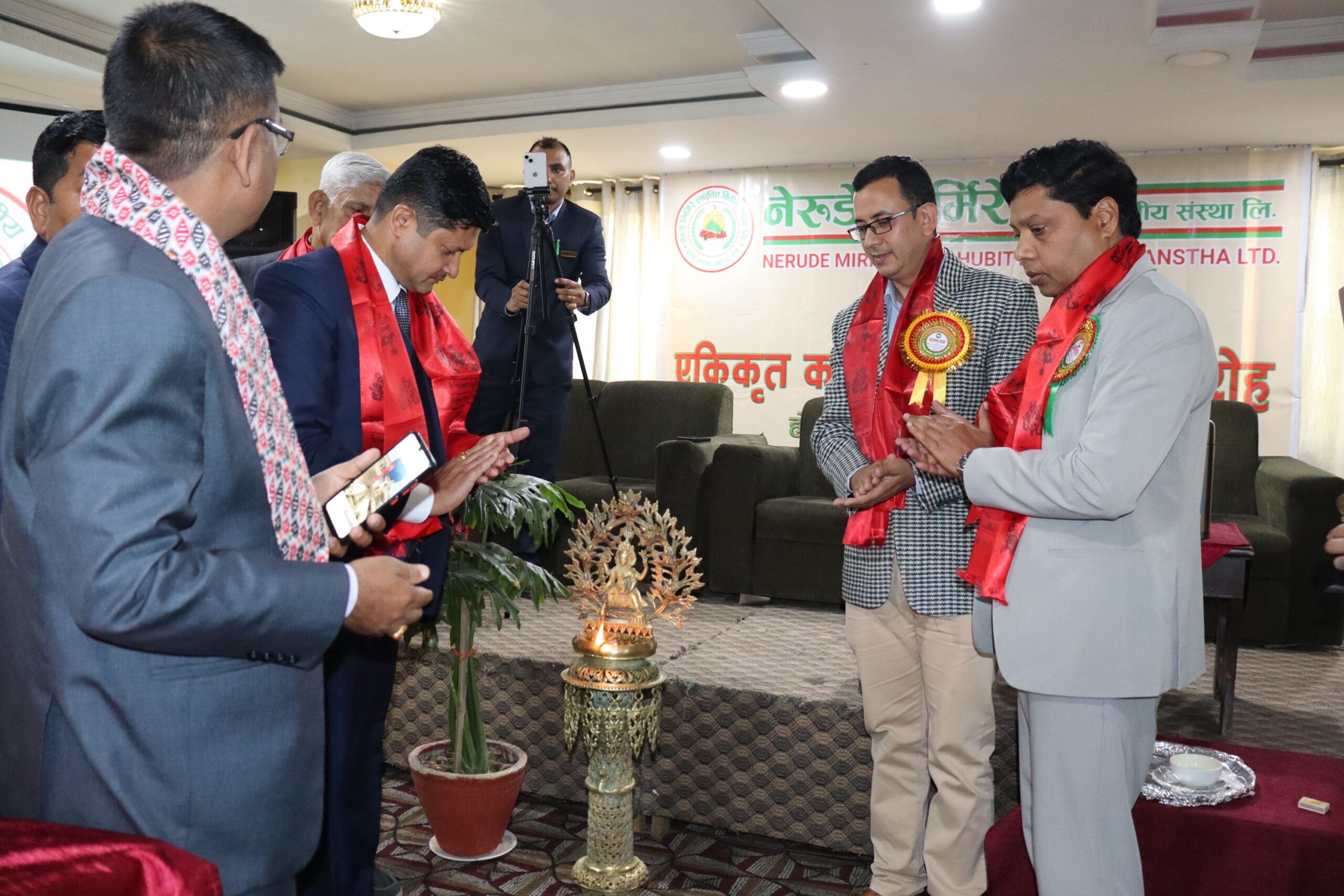 नेरुडे मिर्मिरे लघुवित्तको एकिकृत कारोबार शुरु