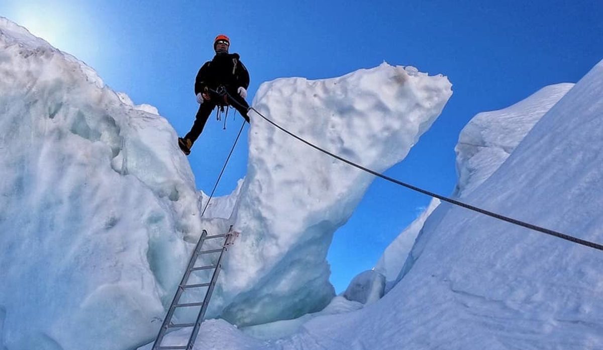 पर्वतारोहणमा जोखिम मोलेर बाटो बनाउनेहरुको बीमाका लागि रु १८ लाख सहयोग