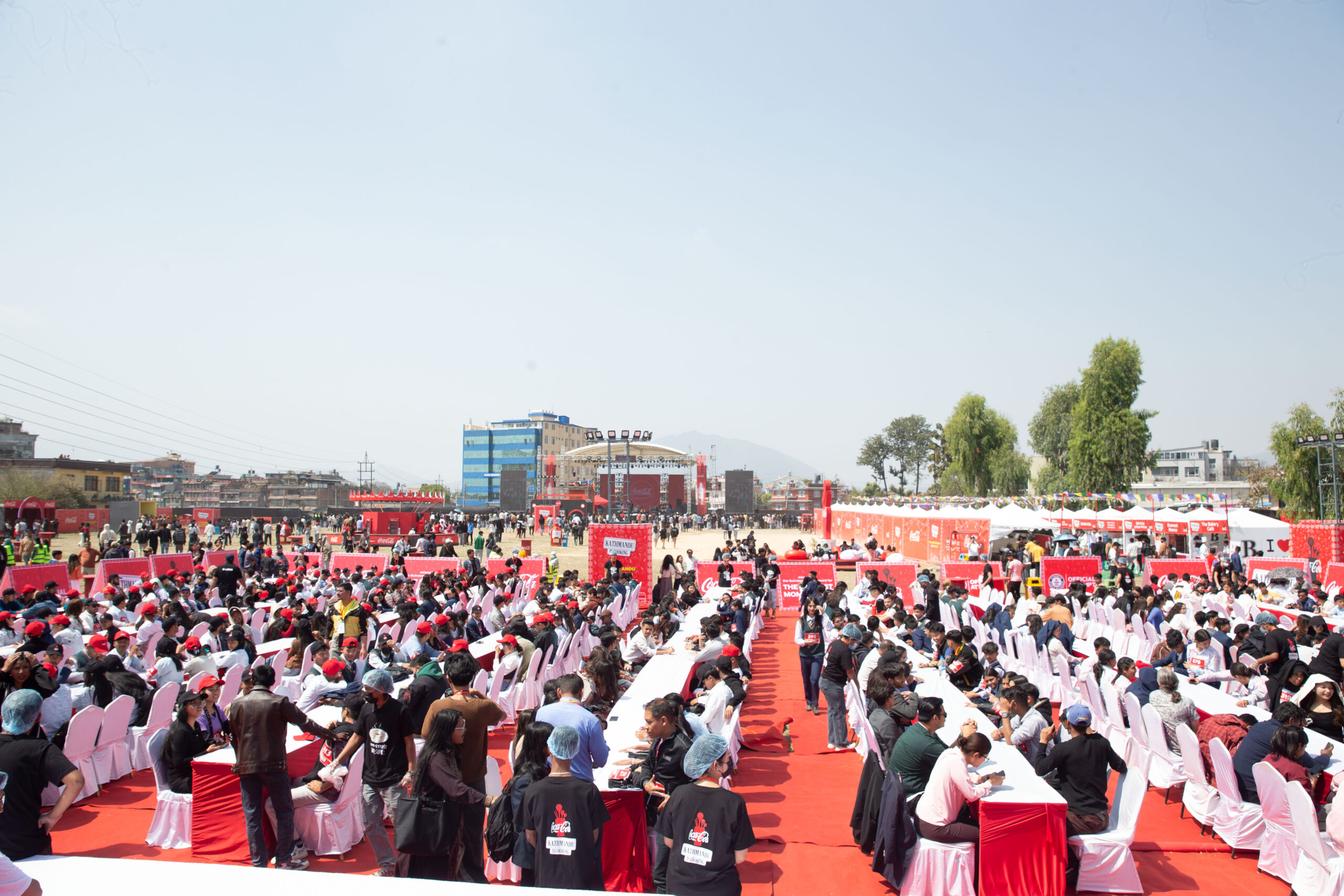 कोका–कोलाले नेपालको लागि बनायो ’द लार्जेस्ट मोमो पार्टी’ को गिनिज वर्ल्ड रेकर्ड