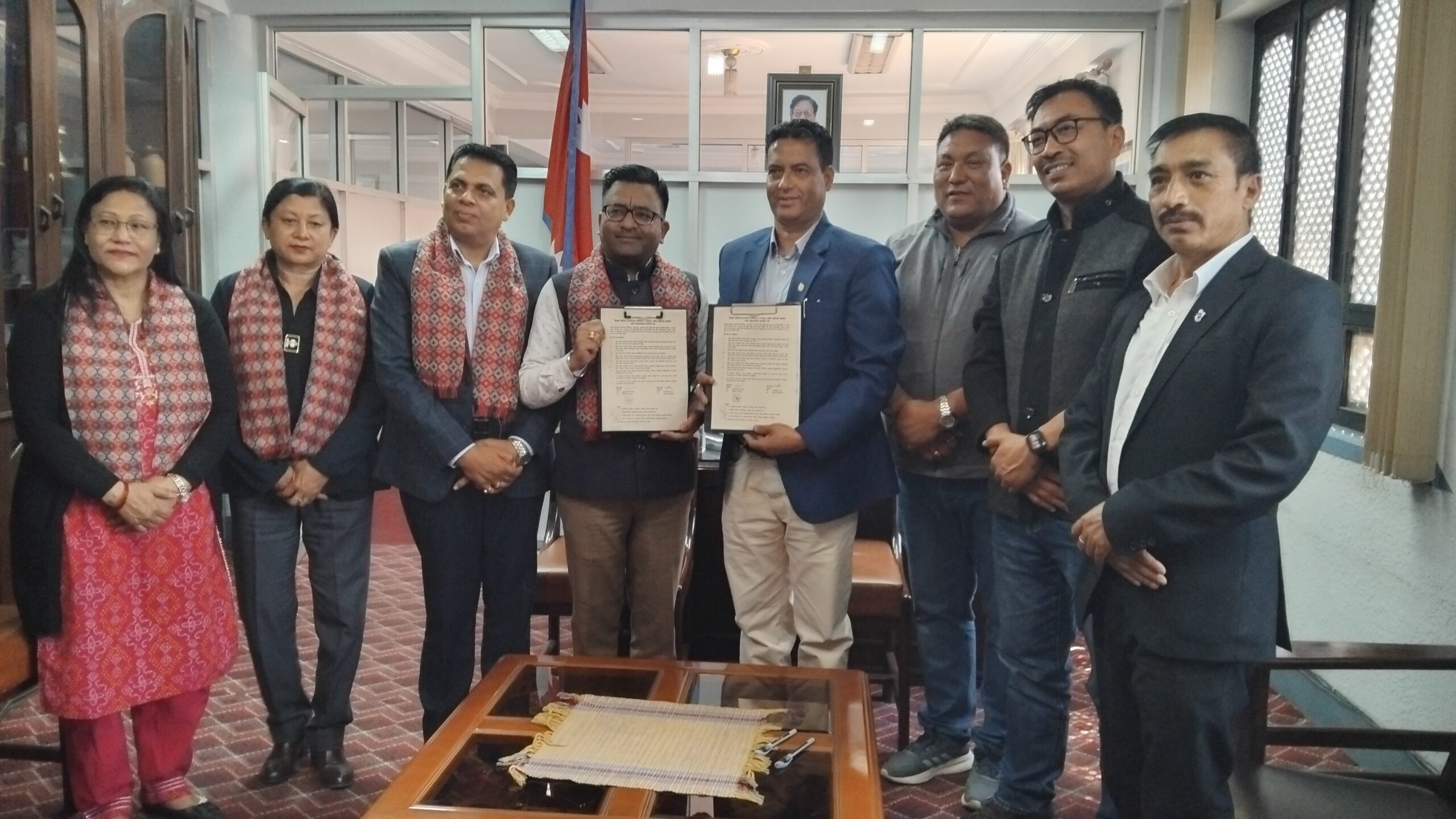 सिद्धार्थ प्रिमियर इन्स्योरेन्स र  भक्तपुर उद्योग वाणिज्य संघबीच बीमा सेवा सम्बन्धी सम्झौता