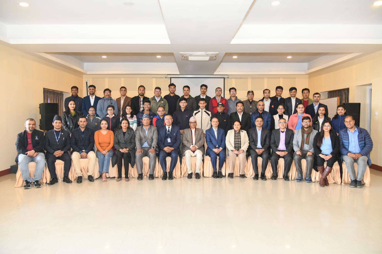 राष्ट्र बैंक र अर्थतन्त्रका सूचनाको सही विश्लेषण हुनुपर्छः गभर्नर अधिकारी