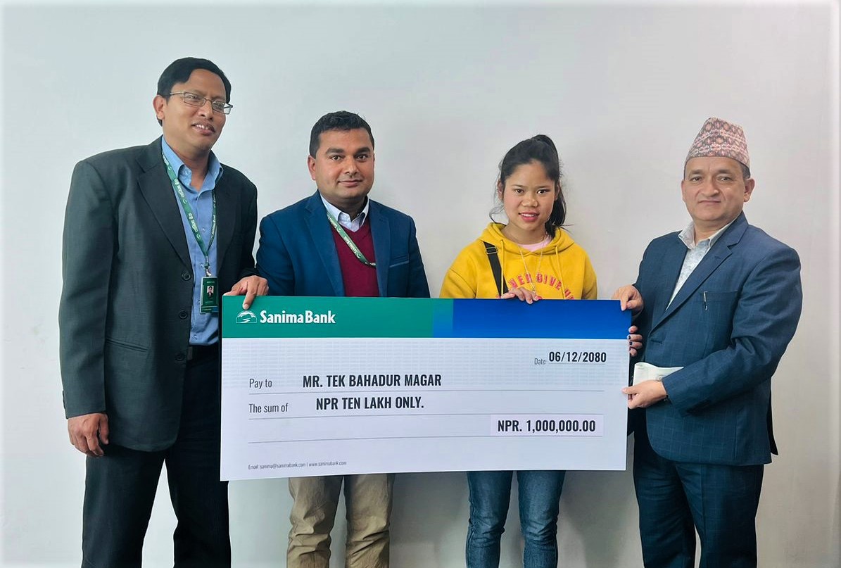 सानिमा बैंकद्वारा दुर्घटना बीमा वापत १० लाख रुपैयाँ हस्तान्तरण