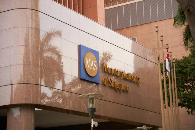 सिंगापुरमा लगातार घट्दै बीमा अभिकर्ताको संख्या, युवाको आबद्धता बढी