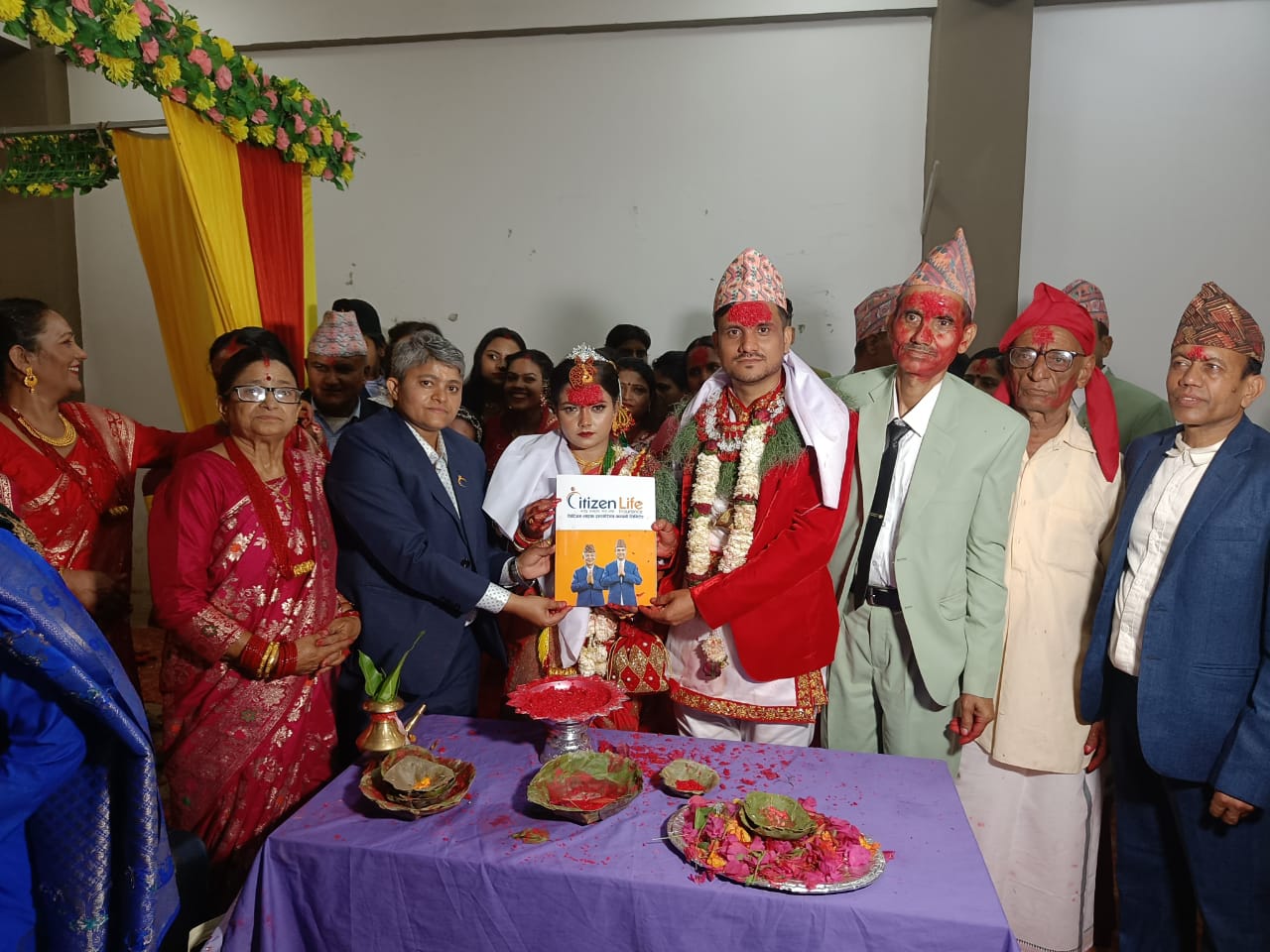 समिक्षाले आफ्नो विवाहमा पाइन २० लाख रुपैयाँको बीमा पोलिसी उपहार