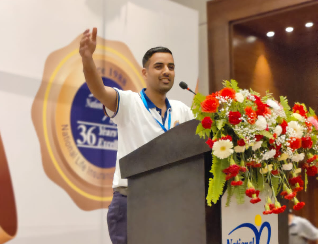 अभिकर्ता पेसाबाट मनग्य आम्दानी गर्दै रुपक, भन्छन्: आधुनिक समयको सामाजिक काम पनि हो