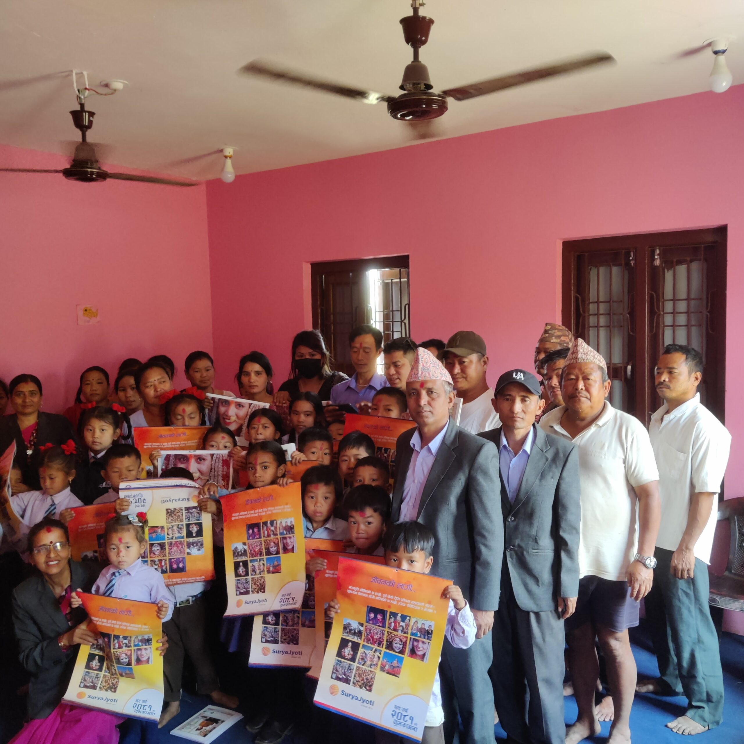 वार्षिकोत्सवमा सूर्यज्योति लाइफको कावासोती शाखाद्वारा शैक्षिक सामग्री वितरण