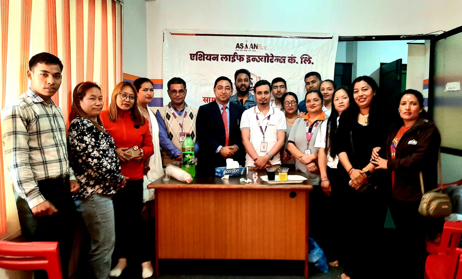 एशियन लाइफको चाबहिल शाखाद्वारा विद्यालयलाई खेलकुद सामाग्री हस्तान्तरण