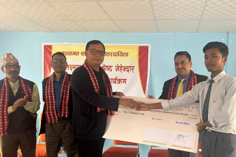 महालक्ष्मी विकास बैंकद्वारा स्वर्गीय लक्ष्मण बाबु श्रेष्ठ जेहेन्दार छात्रवृत्ति वितरण