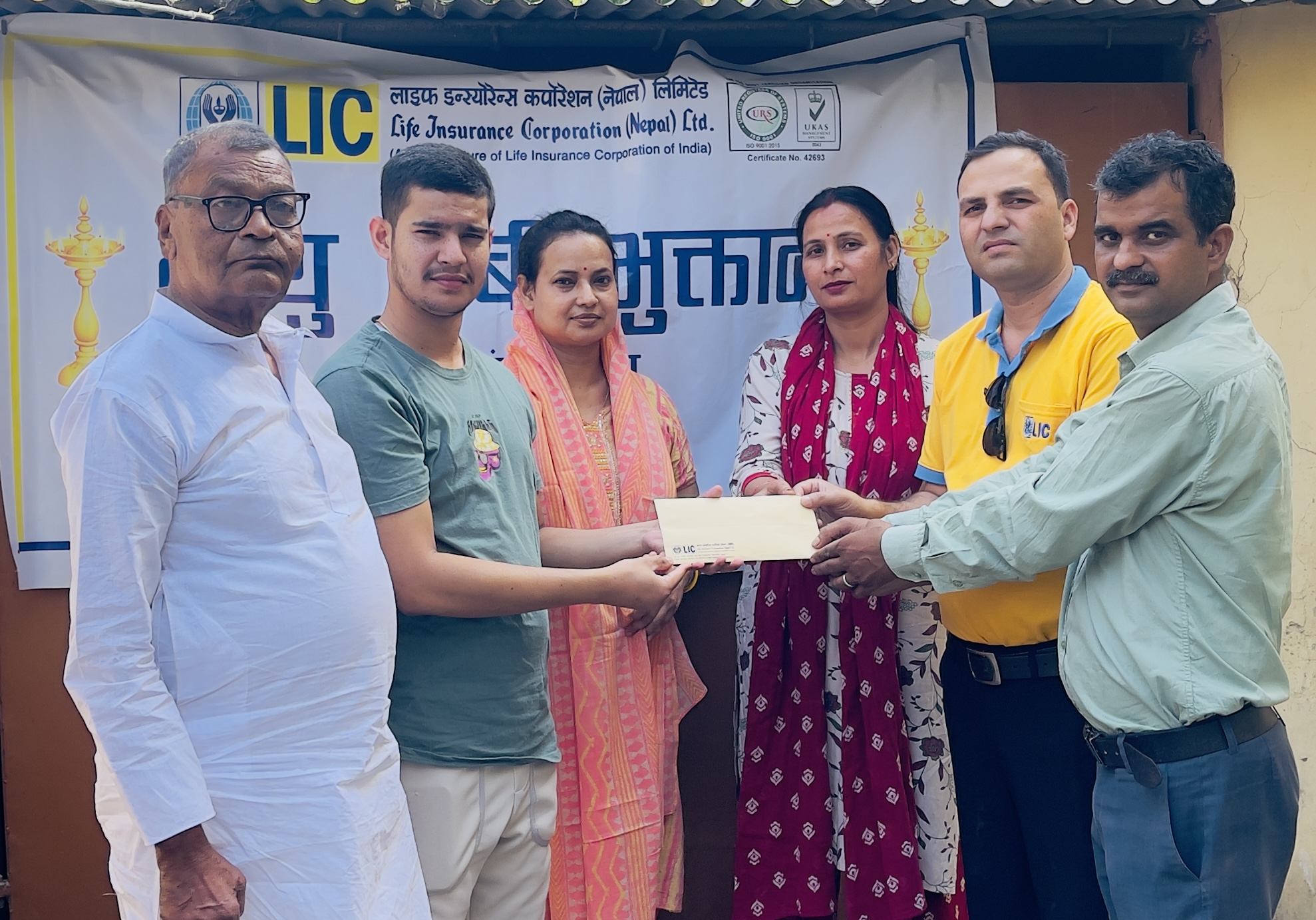 एलआइसी नेपालले दियो ५१ लाख ९५ हजार रुपयाँ मृत्यु दाबी वापतको रकम