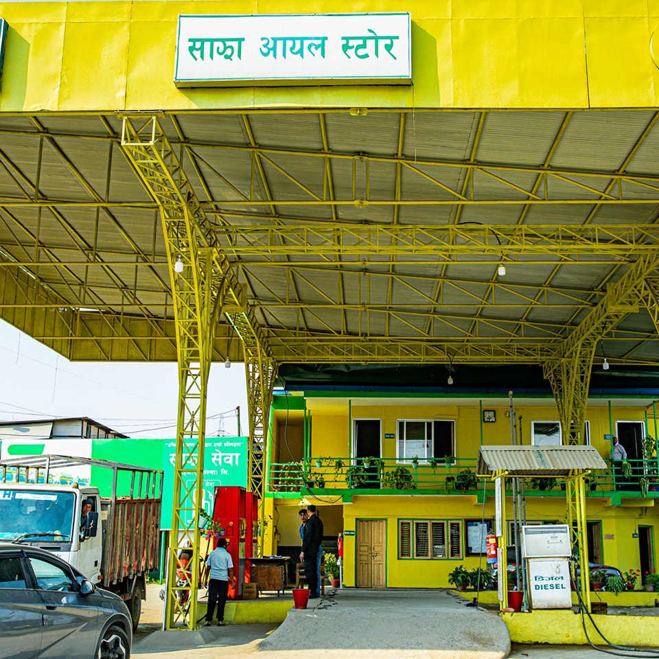 काठमाडाैंको पेट्रोल पम्पमा बालेनको नजर, पहिचानका लागि पहेंलो रंगरोगन र सुविधाका लागि सफा शाैचालय