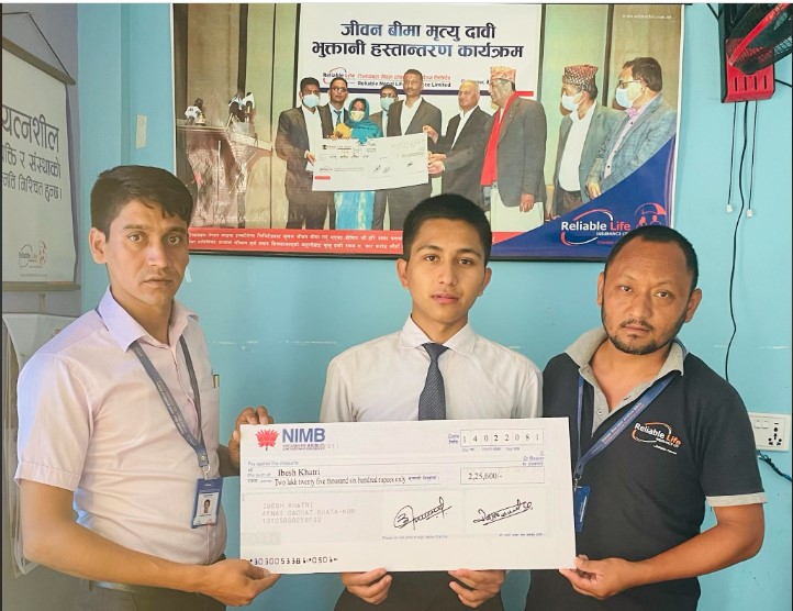 रिलायबल नेपाल लाइफको चौतारा शाखाद्वारा मृत्यु दाबी भुक्तानी