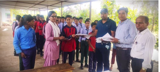 समृद्धि फाइनान्सद्धारा विपन्न वर्गका विद्यार्थीलाई स्टेशनरी वितरण