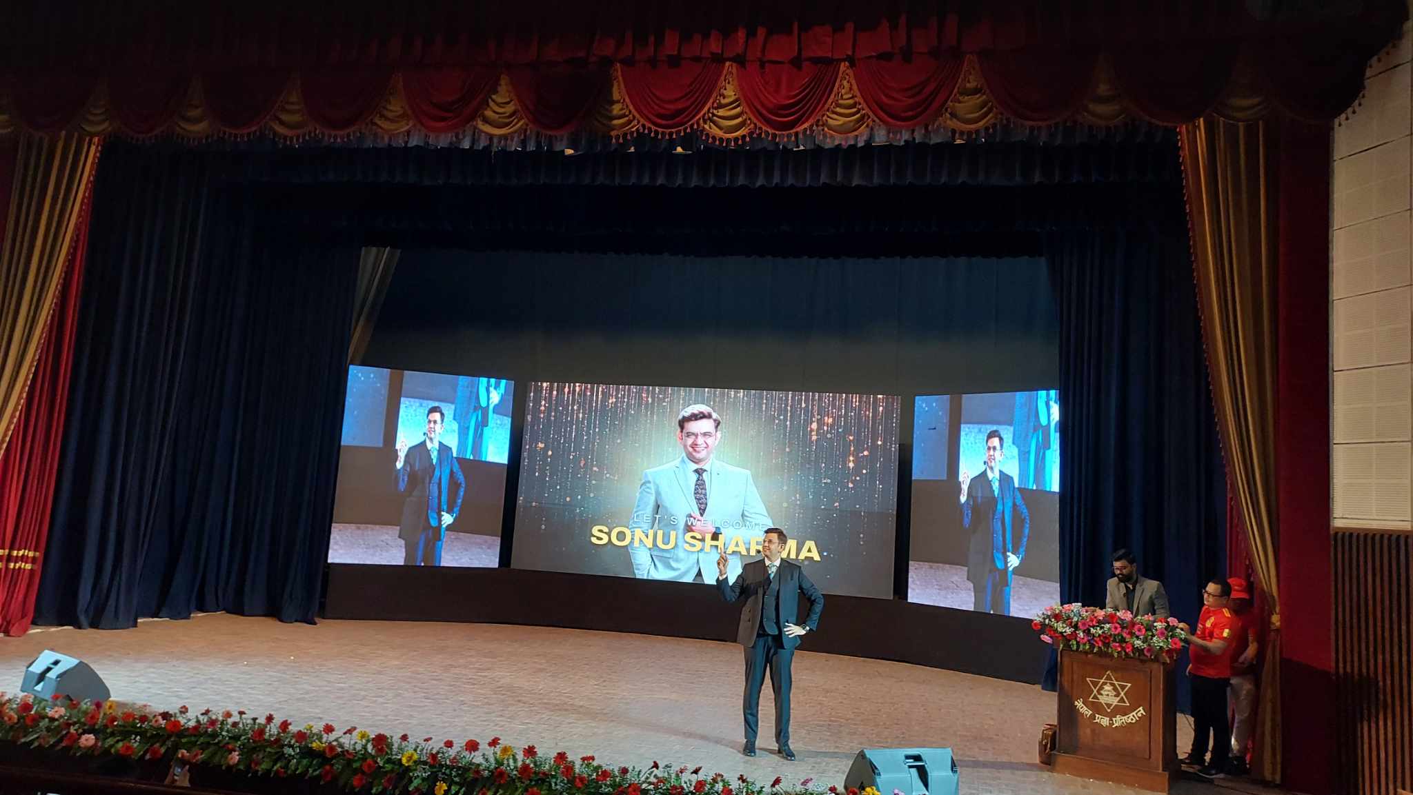 १३ सय बीमाकर्मी र अभिकर्तालाई ‘सेल्स स्ट्रयाटेजी’ तालिम दिँदै सोनु शर्मा