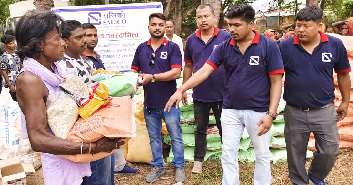 सगरमाथा लुम्बिनी इन्स्योरेन्सद्वारा राहत सामग्री वितरण