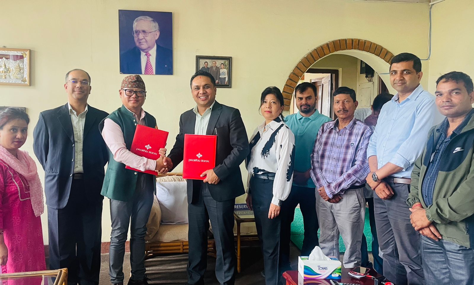 हिमाल हस्पिटलको सेवामा प्रभु बैंकका ग्राहकले विशेष छुट पाउने