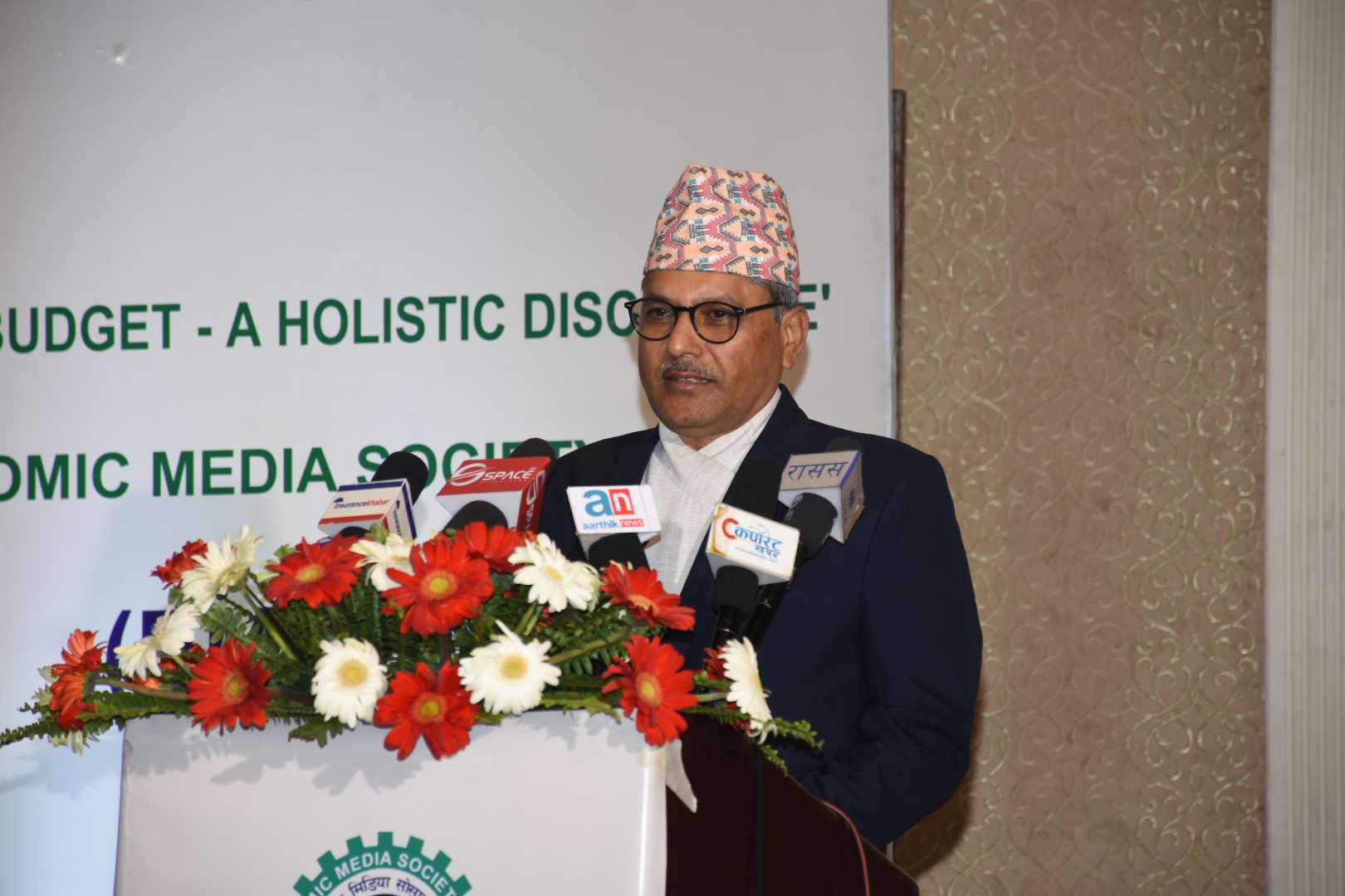 बजेटमा निजी क्षेत्रलाई अगाडी बढाउनेगरी काम गरिएको छ:  गभर्नर अधिकारी