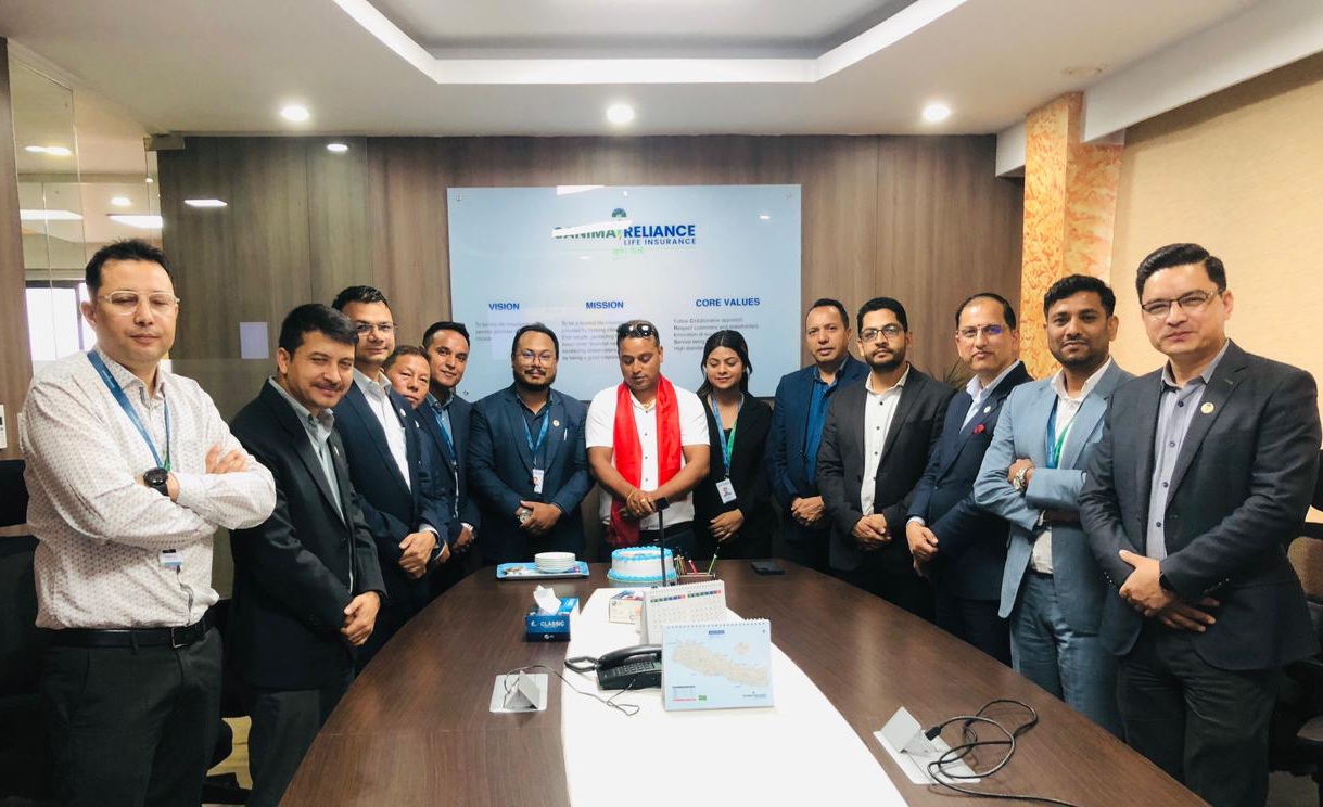 अभिकर्ता बनेको ६ महिनामै एमडीआरटी बने उमेश सापकोटा