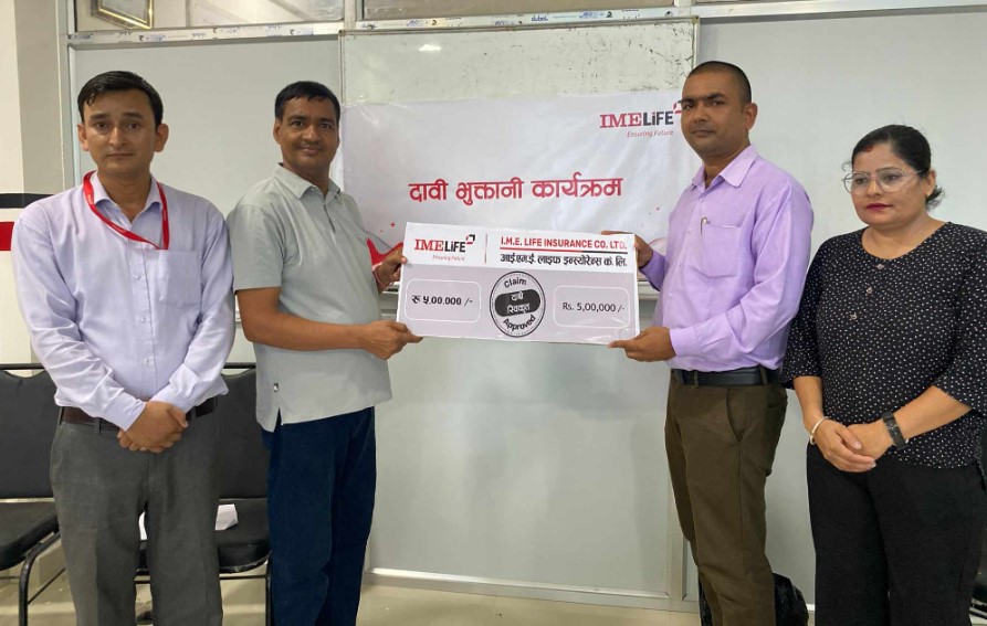 आइएमई लाइफको लम्की शाखाद्वारा घातक रोग वापतको बीमा दाबी भुक्तानी