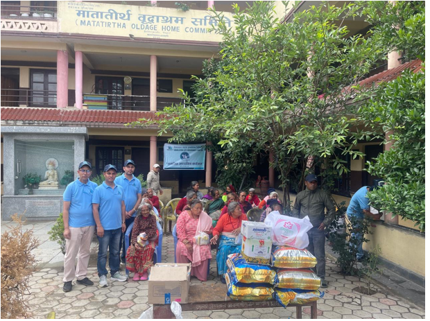 हिमालयन लाइफले मातातीर्थ वृद्धाश्रममा वितरण गर्यो खाद्यान्न तथा फलफूल