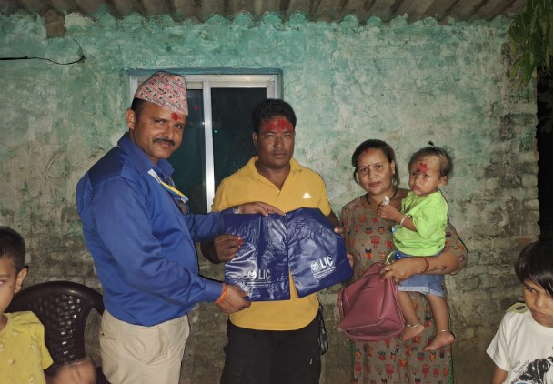 छोराको जन्मदिनमा जीवन बीमा पोलिसी खरिद