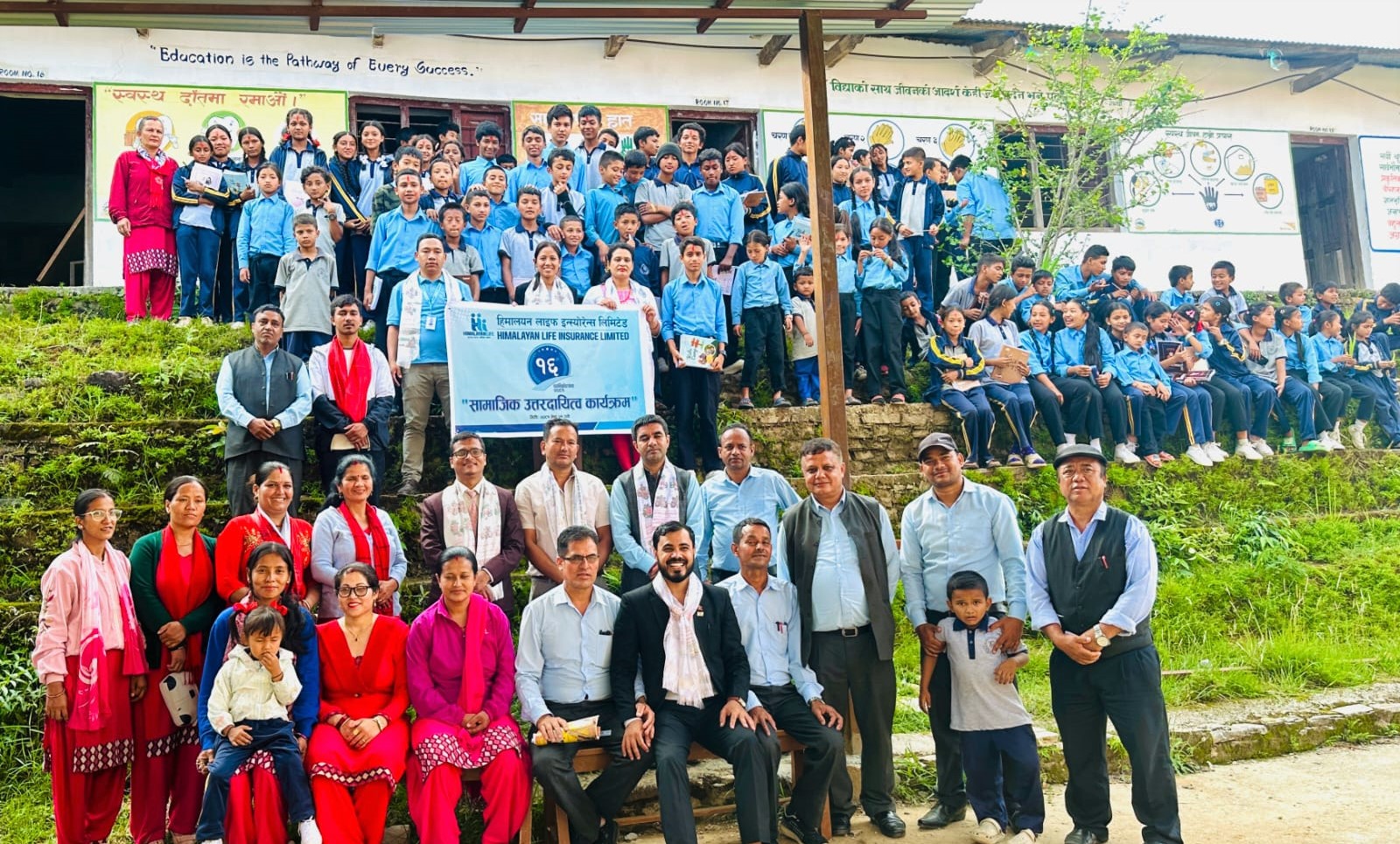 हिमालयन लाइफको बेसीशहर उप–प्रादेशिक कार्यालयद्वारा स्टेसनरी सहयोग