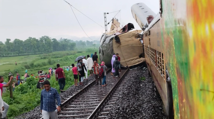 पश्चिम बंगाल रेल दुर्घटनाः मात्र ३५ पैसामा ‘ट्रेन इन्स्योरेन्स’, रु. १० लाखसम्मको क्षतिपूर्ति