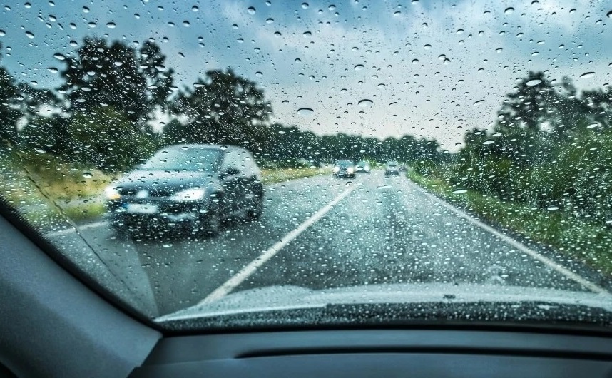 बर्खायामका लागि यसरी तयार राख्नुस् आफ्नो कार, यात्रा रहनेछ सुखद् र सुरक्षित